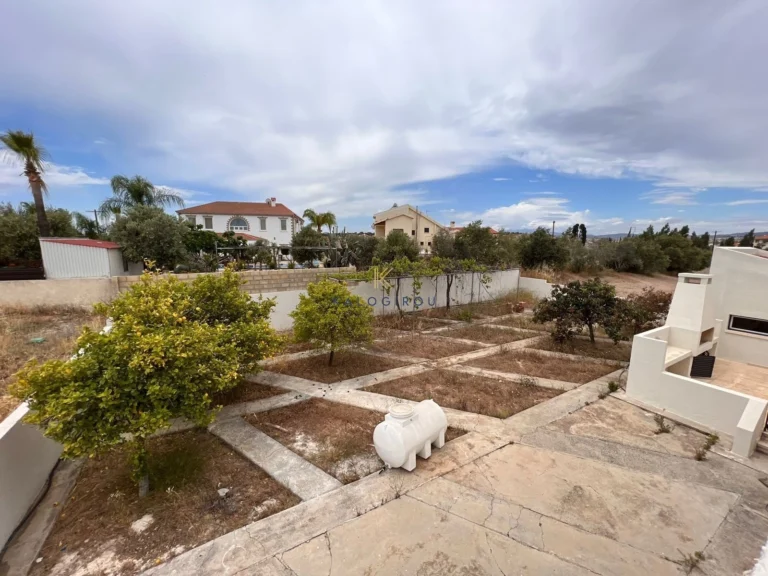 5 Bedroom House for Sale in Mazotos, Larnaca District