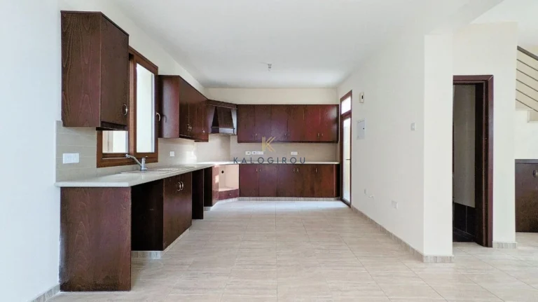 3 Bedroom House for Sale in Pervolia Larnacas