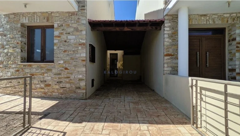 3 Bedroom House for Sale in Pervolia Larnacas