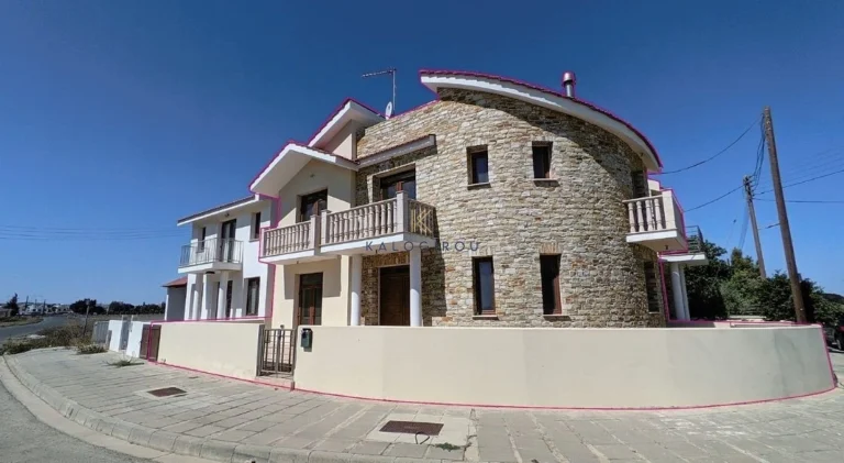 3 Bedroom House for Sale in Pervolia Larnacas