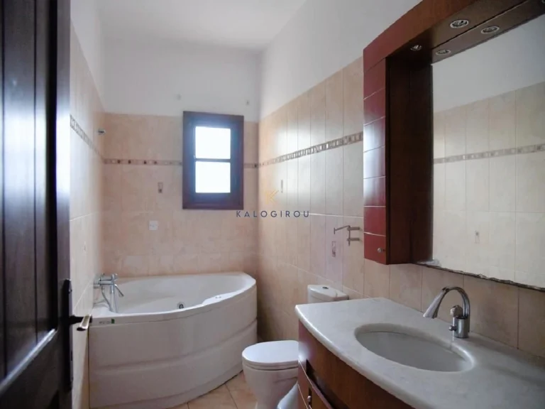 5 Bedroom House for Sale in Oroklini, Larnaca District