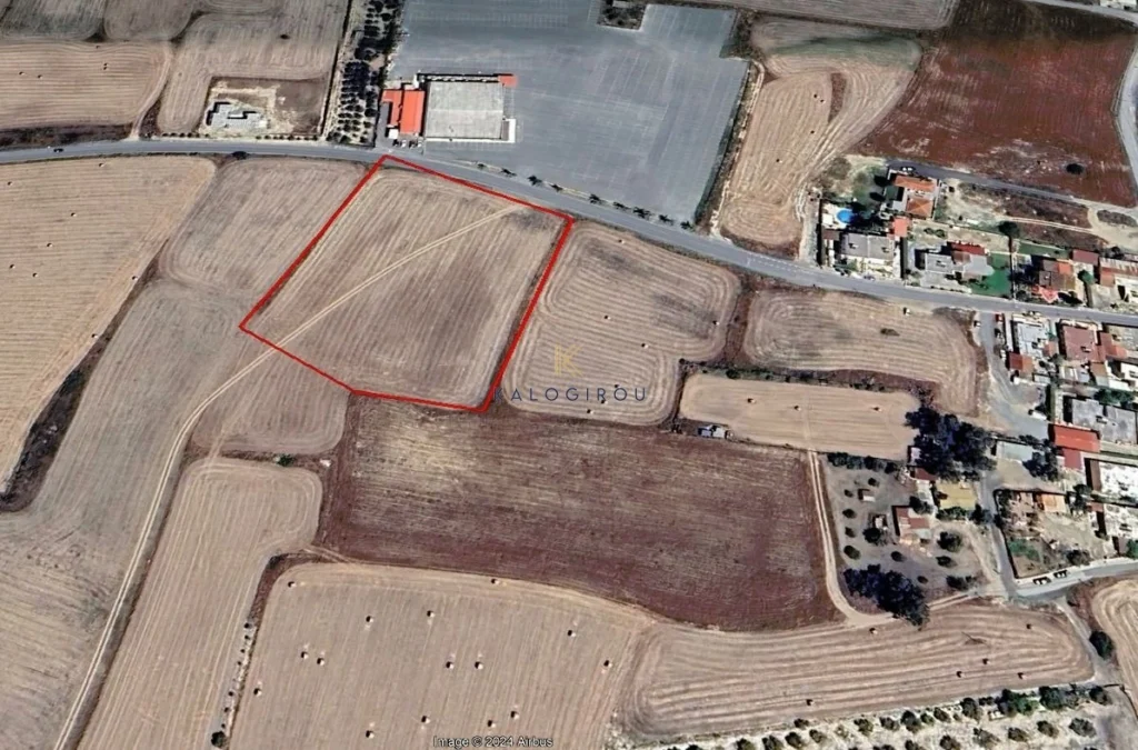 9,746m² Plot for Sale in Aradippou, Larnaca District