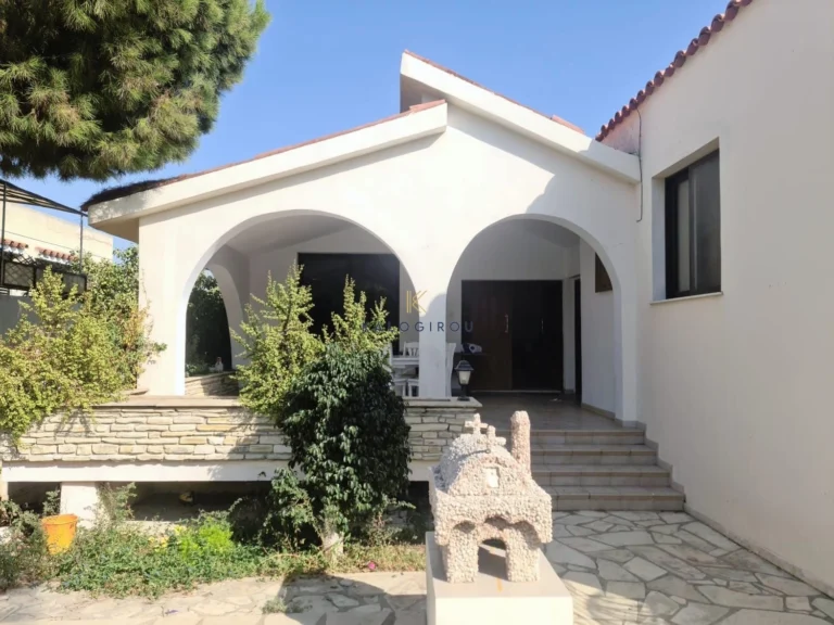 6+ Bedroom House for Sale in Larnaca District