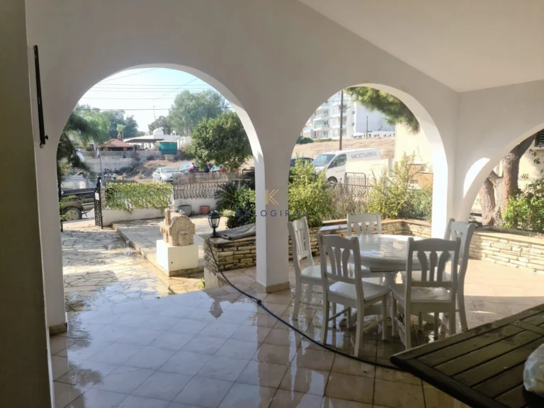 6+ Bedroom House for Sale in Larnaca District