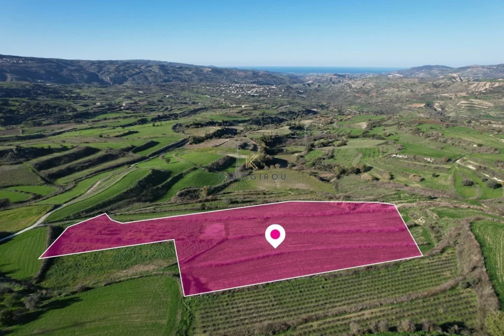 17,578m² Plot for Sale in Stroumpi, Paphos District