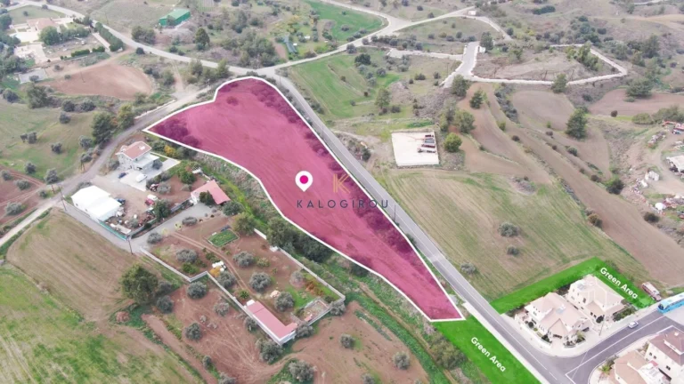 10,074m² Plot for Sale in Sia, Nicosia District