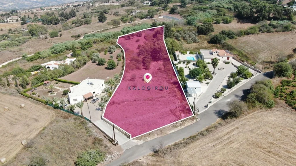 8,362m² Plot for Sale in Drouseia, Paphos District