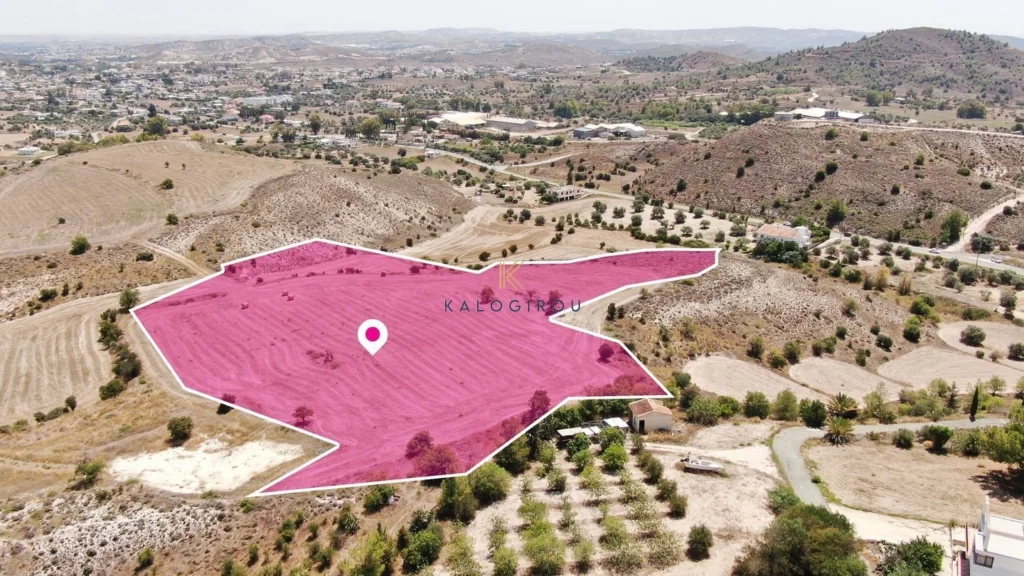 22,000m² Plot for Sale in Agia Varvara Lefkosias, Nicosia District
