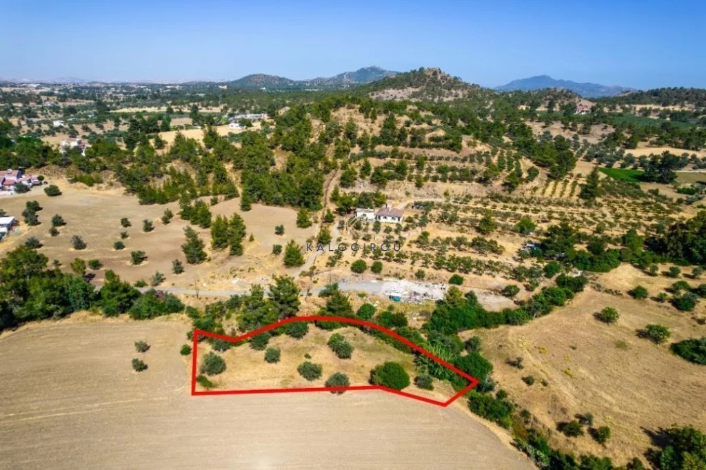 1,688m² Plot for Sale in Lythrodontas, Nicosia District