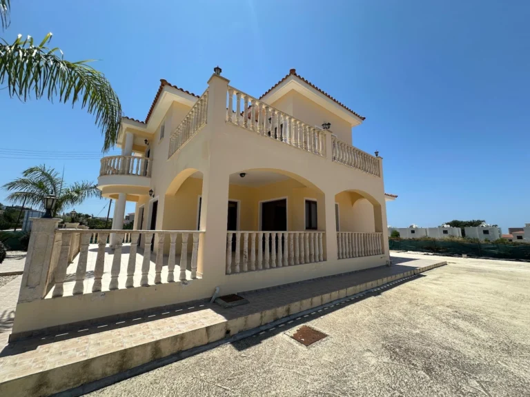 4 Bedroom House for Sale in Chlorakas, Paphos District