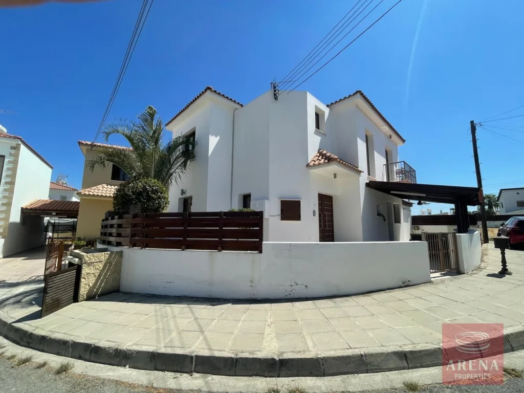 4 Bedroom House for Sale in Aradippou, Larnaca District