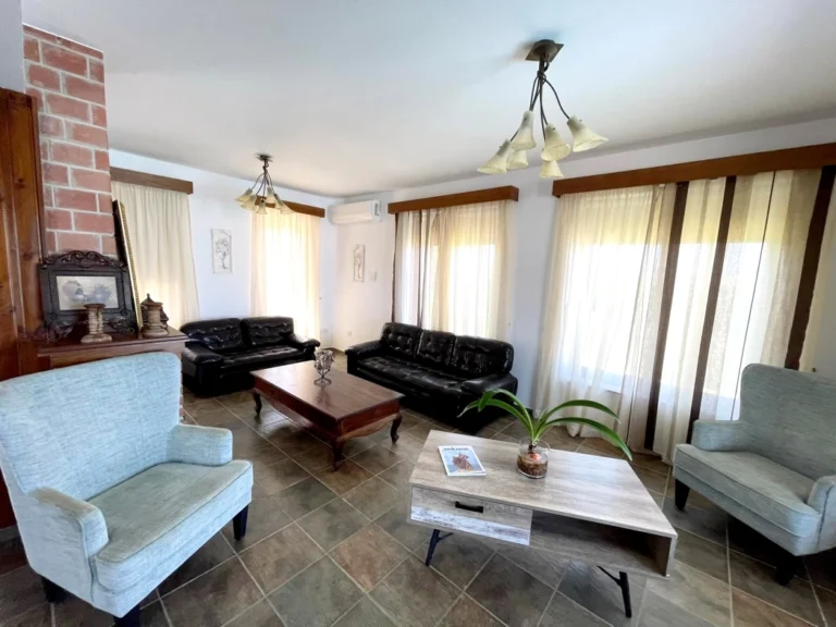 4 Bedroom House for Rent in Argaka, Paphos District