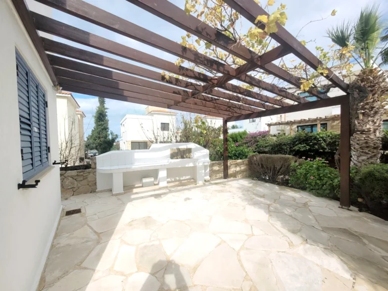 4 Bedroom House for Sale in Chlorakas, Paphos District