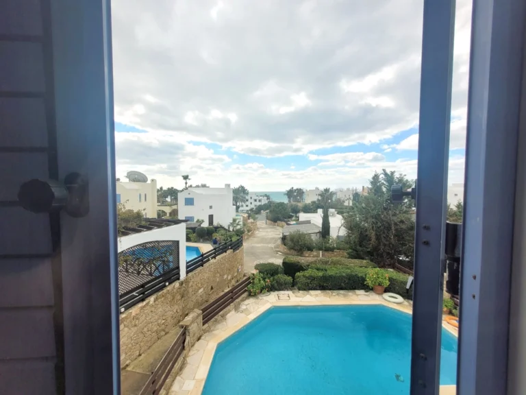 4 Bedroom House for Sale in Chlorakas, Paphos District