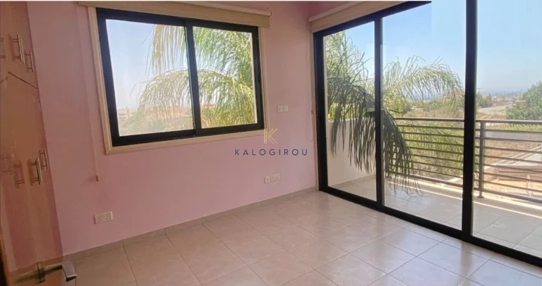 3 Bedroom House for Sale in Mazotos, Larnaca District