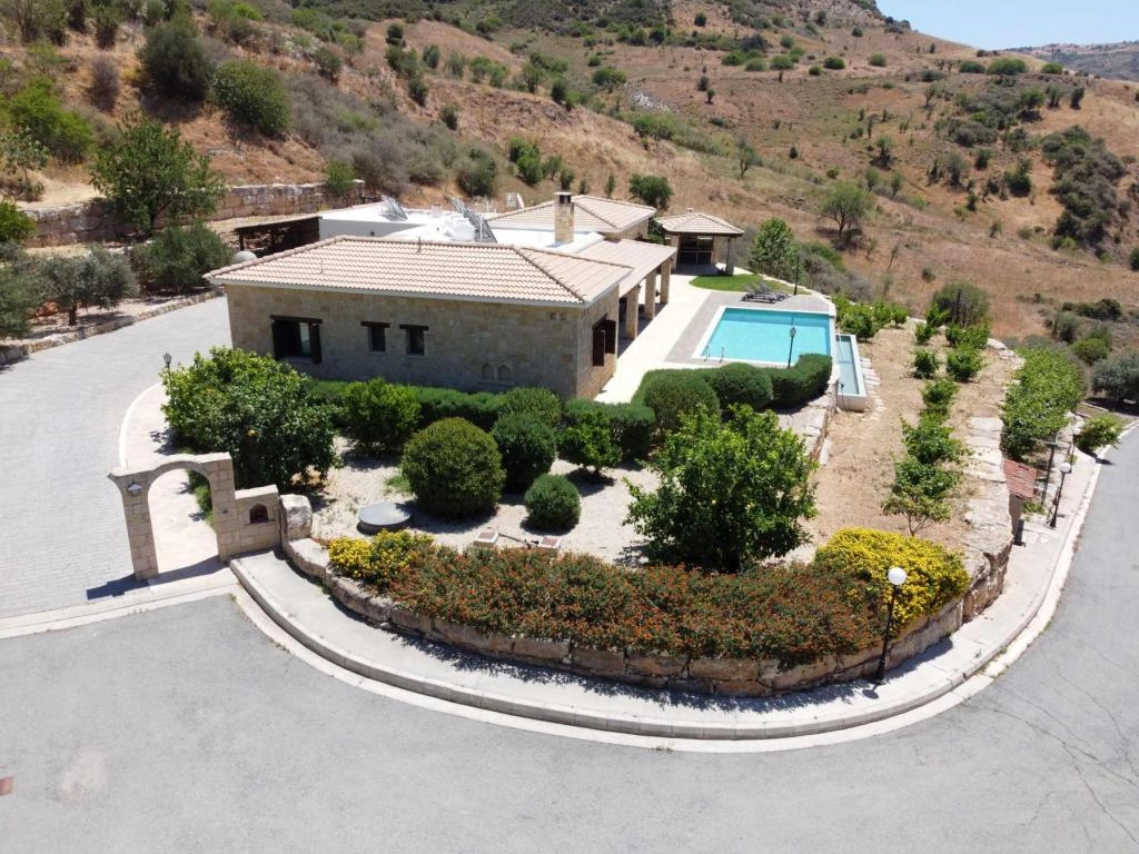 4 Bedroom House for Sale in Episkopi Lemesou, Paphos District