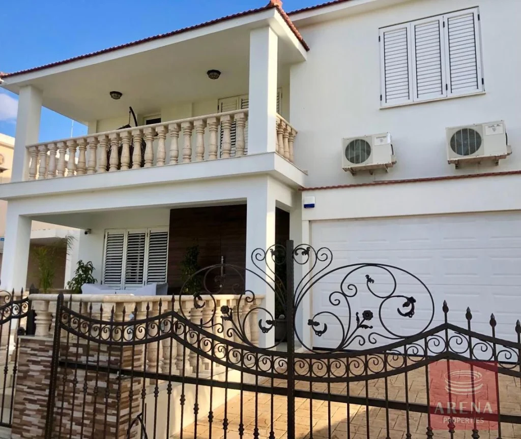 4 Bedroom House for Sale in Oroklini, Larnaca District