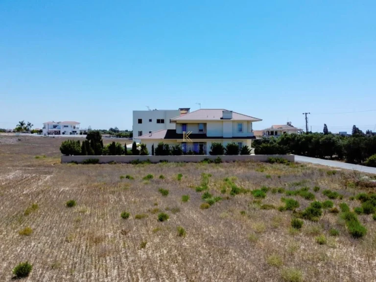 9,087m² Plot for Sale in Mazotos, Larnaca District