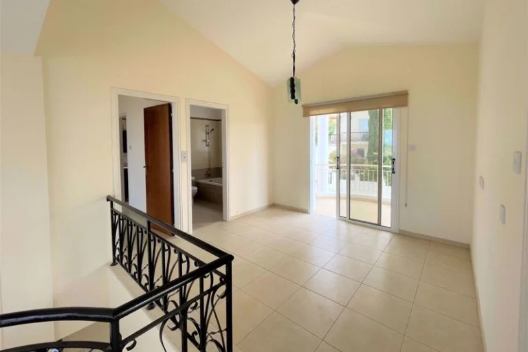 6+ Bedroom House for Sale in Tala, Paphos District