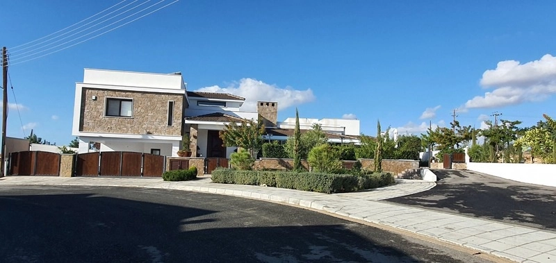 5 Bedroom House for Sale in Erimi, Limassol District