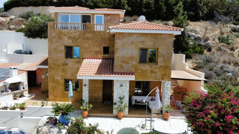 4 Bedroom House for Sale in Chlorakas, Paphos District