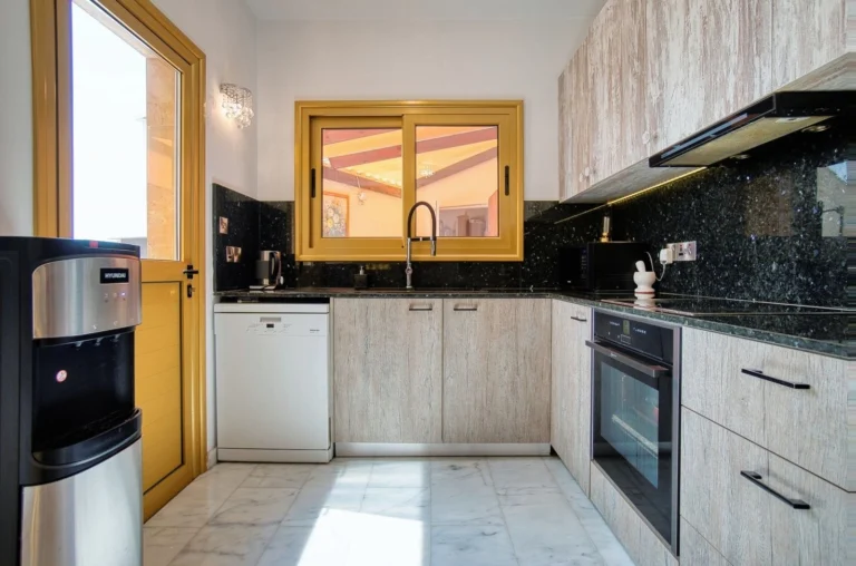 4 Bedroom House for Sale in Chlorakas, Paphos District