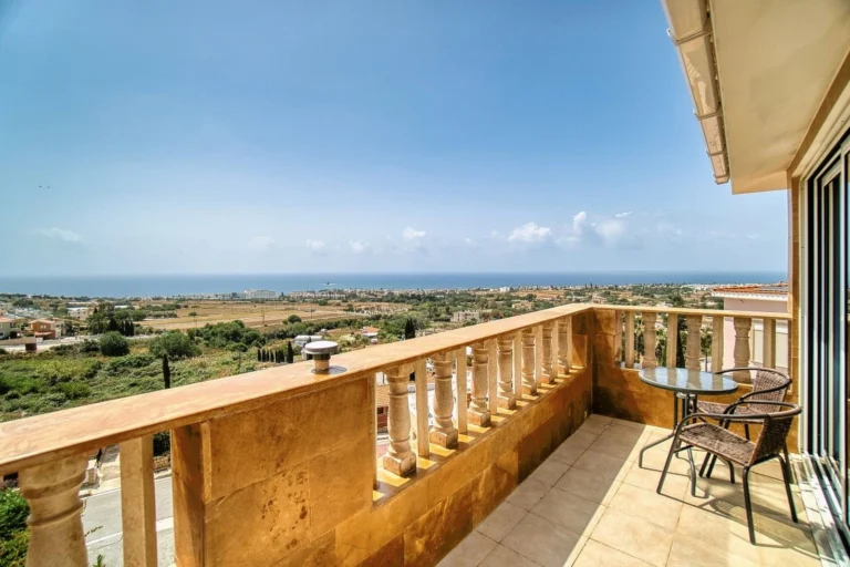 4 Bedroom House for Sale in Chlorakas, Paphos District