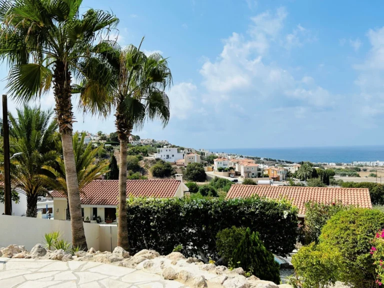 4 Bedroom House for Sale in Chlorakas, Paphos District