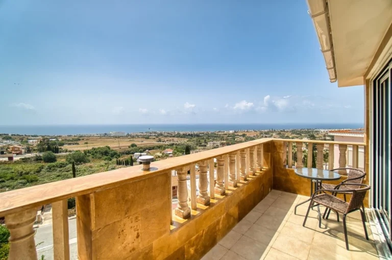 4 Bedroom House for Sale in Chlorakas, Paphos District
