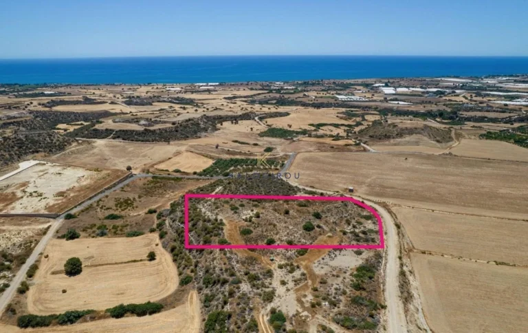 7,174m² Plot for Sale in Maroni, Larnaca District
