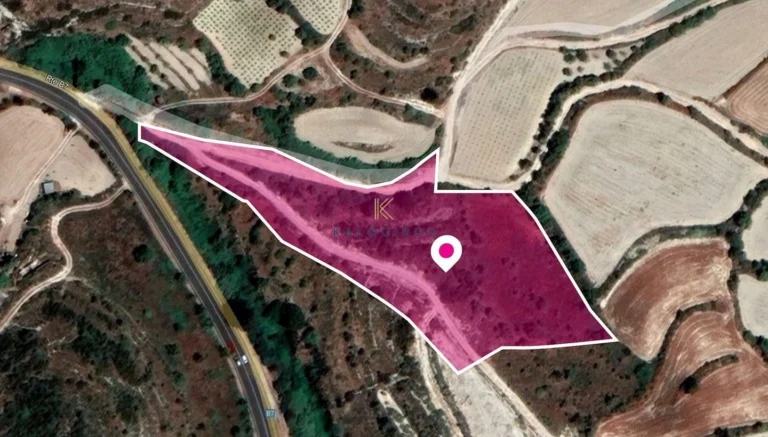 9,365m² Plot for Sale in Stroumpi, Paphos District