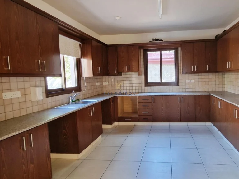 4 Bedroom House for Sale in Kynousa, Paphos District