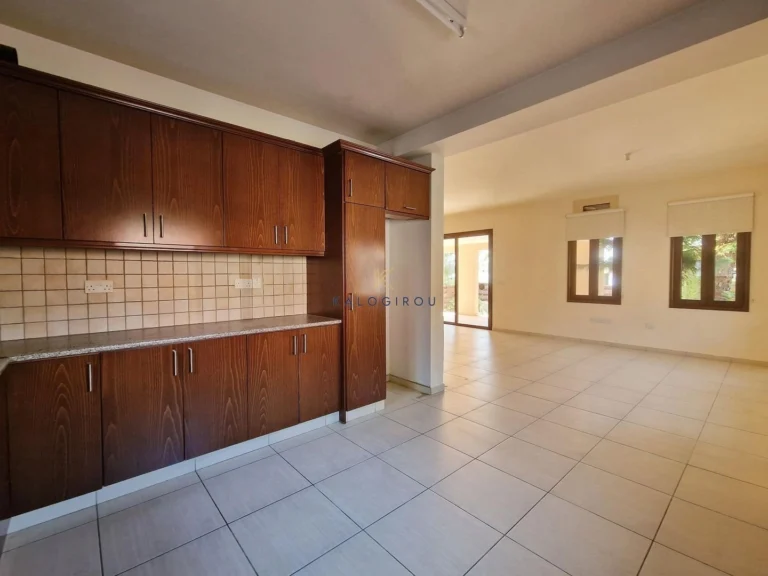 4 Bedroom House for Sale in Kynousa, Paphos District