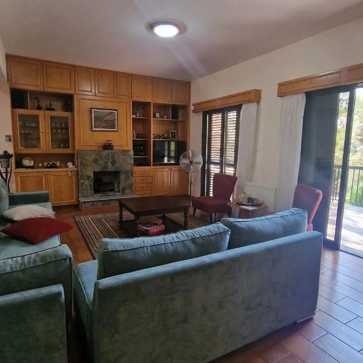 5 Bedroom House for Sale in Moniatis, Limassol District