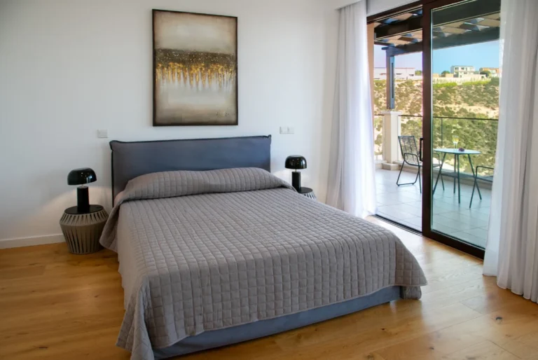 Дом с 5 спальнями в аренду в районе Пафоса