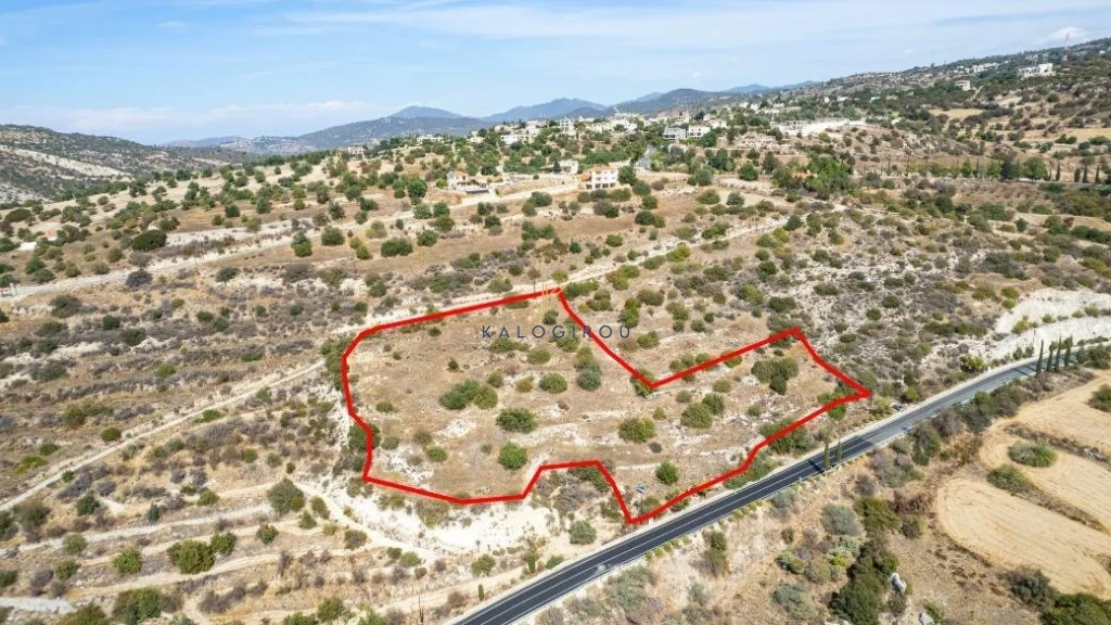 10,348m² Plot for Sale in Peristerona Pafou, Paphos District