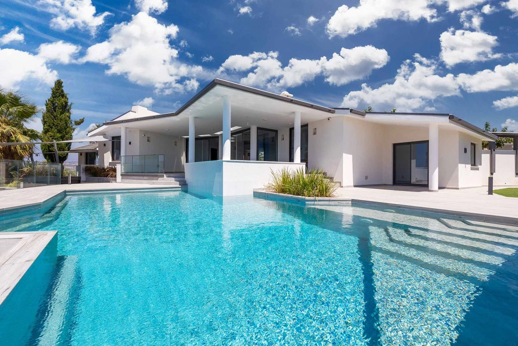 5 Bedroom House for Sale in Kissonerga, Paphos District
