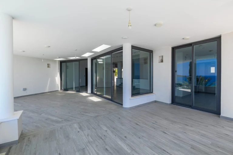 5 Bedroom House for Sale in Kissonerga, Paphos District