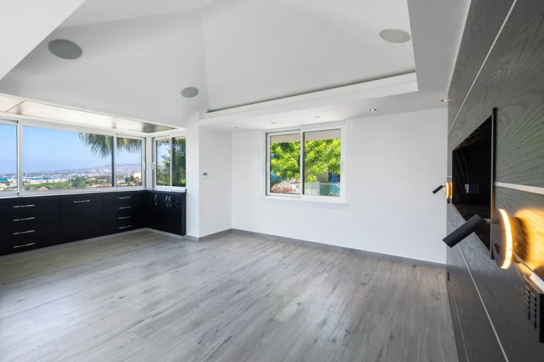 5 Bedroom House for Sale in Kissonerga, Paphos District