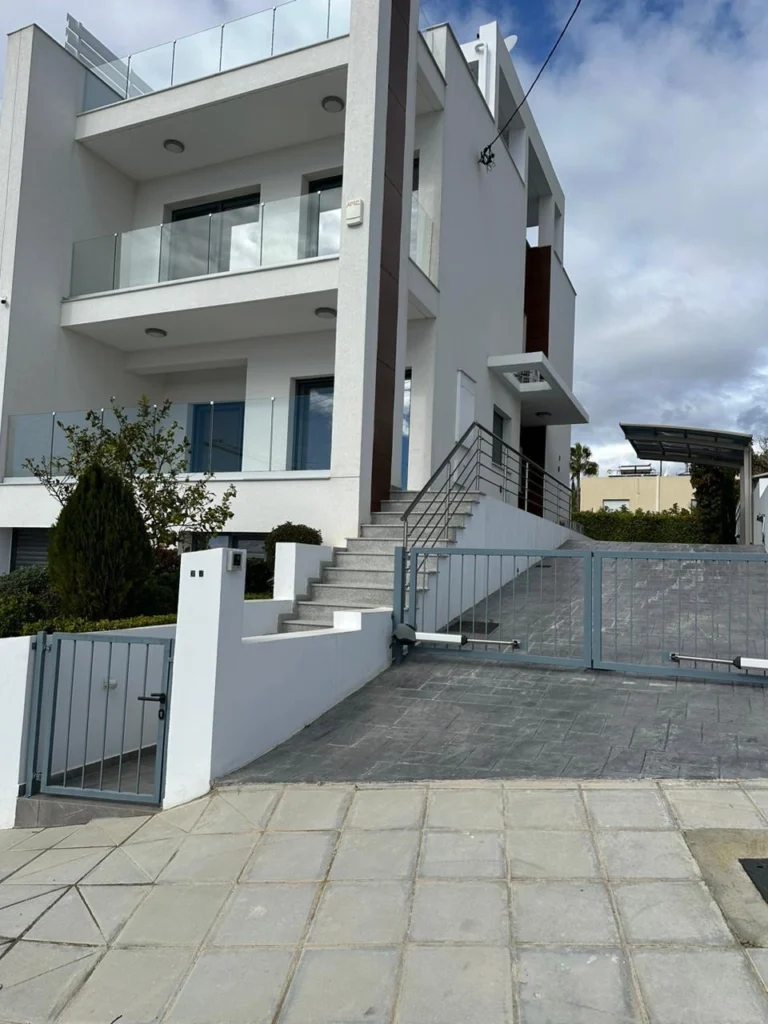 3 Bedroom House for Sale in Agios Tychonas, Limassol District