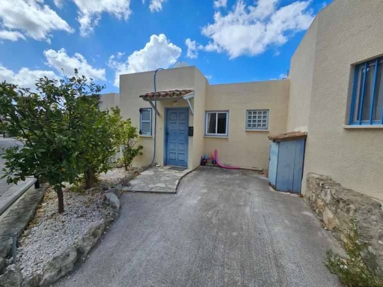2 Bedroom House for Sale in Chlorakas, Paphos District