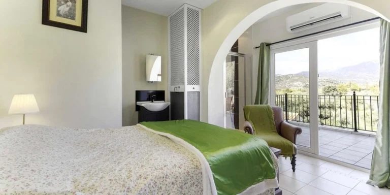 5 Bedroom House for Sale in Lania, Limassol District