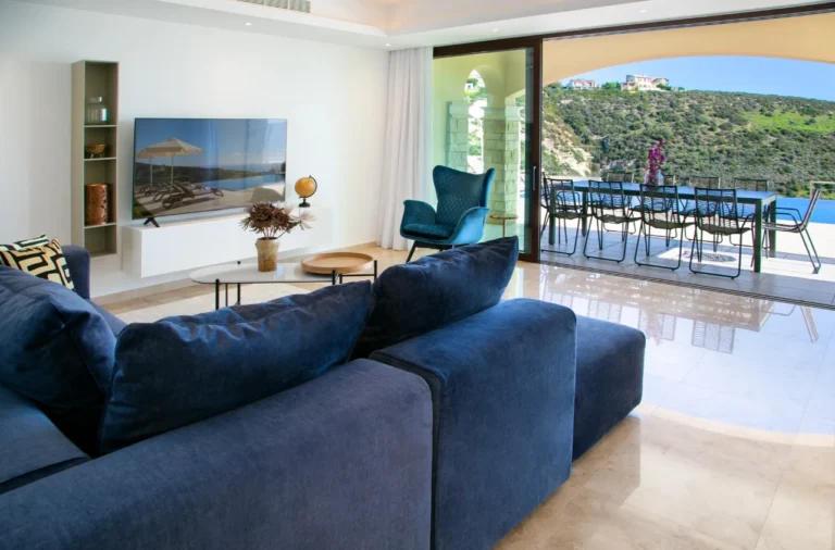 Дом с 5 спальнями в аренду в районе Пафоса