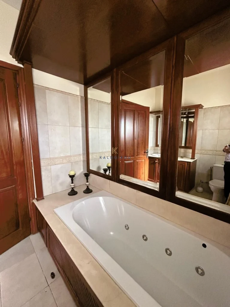 5 Bedroom House for Sale in Aradippou, Larnaca District
