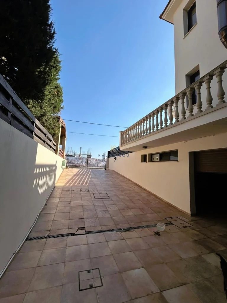 5 Bedroom House for Sale in Aradippou, Larnaca District