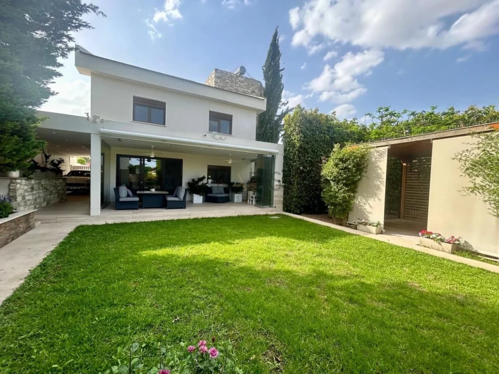 5 Bedroom House for Sale in Aradippou, Larnaca District