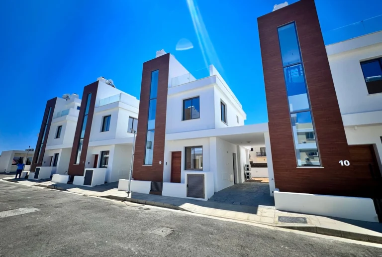2 Bedroom House for Sale in Livadia Larnakas, Larnaca District