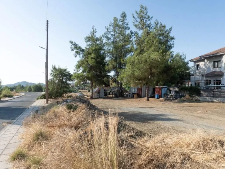 693m² Plot for Sale in Lythrodontas, Nicosia District