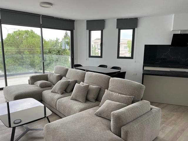 689m² Building for Sale in Strovolos, Nicosia District