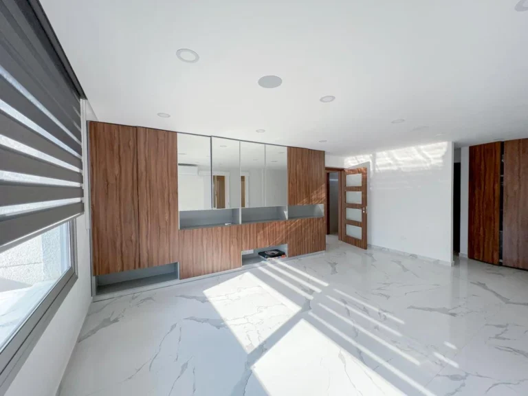 125m² Office for Rent in Limassol District